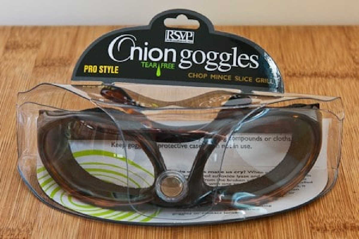 Scelte da Kalyn's Kitchen: Onion Goggles mostrati nella confezione