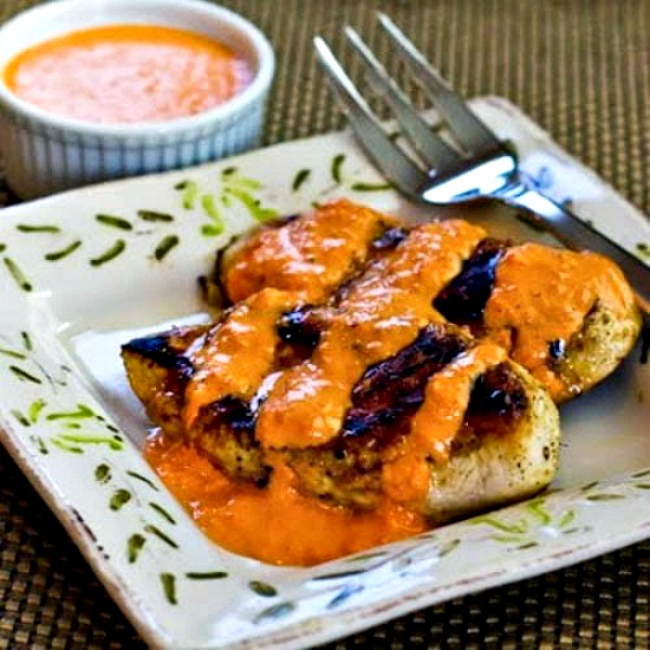 Grilled Garlic Chicken with Roasted Red Pepper Aioli Sauce