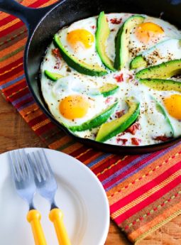 Baked Eggs Skillet with Avocado and Spicy Tomatoes (Video)