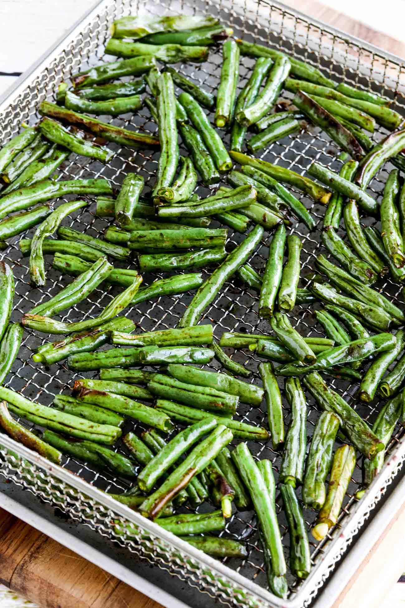 close-up photo Easy Air Fryer Asian Green Beans